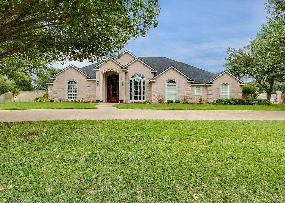 1st image of 1040 Hidden Valley Ct