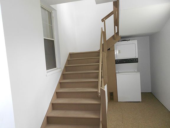 5th image of 222 N 1st St
