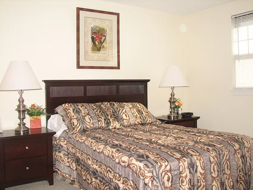River Drive Apartments — Photo 3