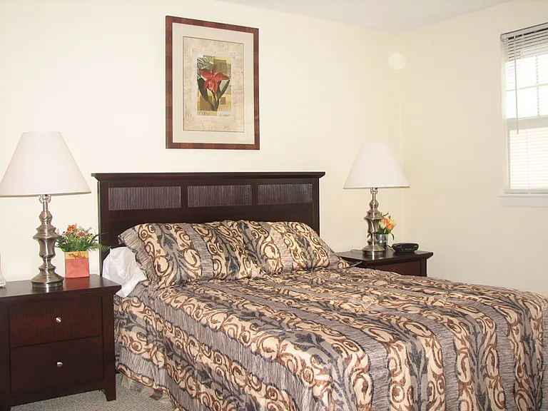 River Drive Apartments — Photo 3