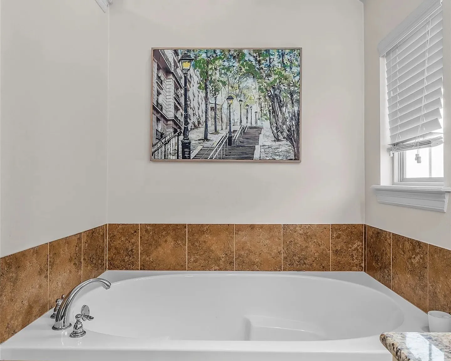 3 bed, 1297 sqft, $2,324 — Photo 4