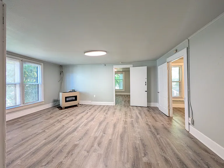 433 SW 5th St — Photo 10
