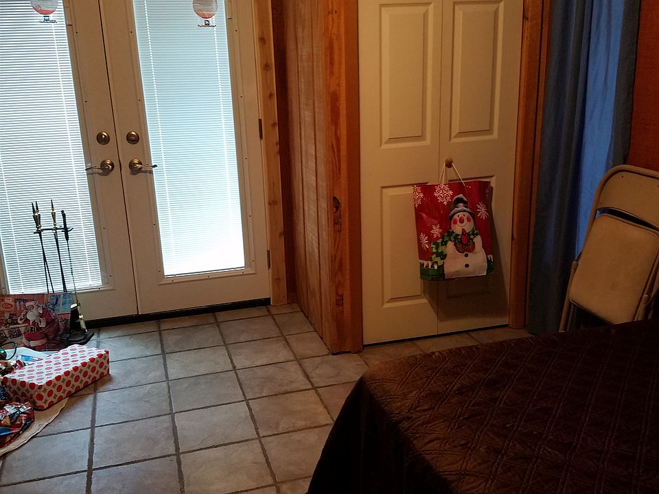 2nd image of 105 Walker St