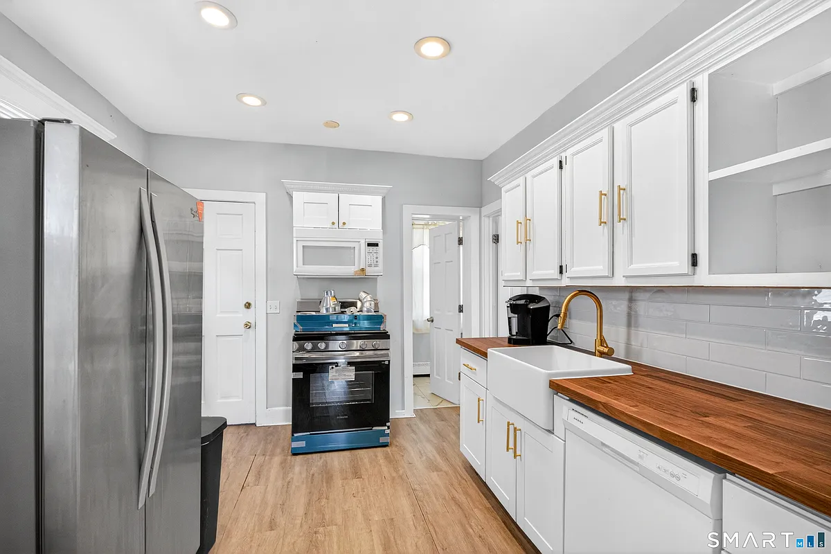 Building Photo - 380 Gurdon St #1
