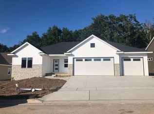 3347 Largo Ridge Dr, Green Bay, WI 54311