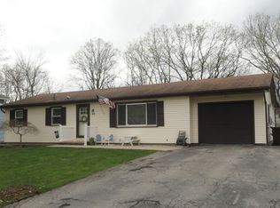 48 Country Gables Cir, Rochester, NY 14606