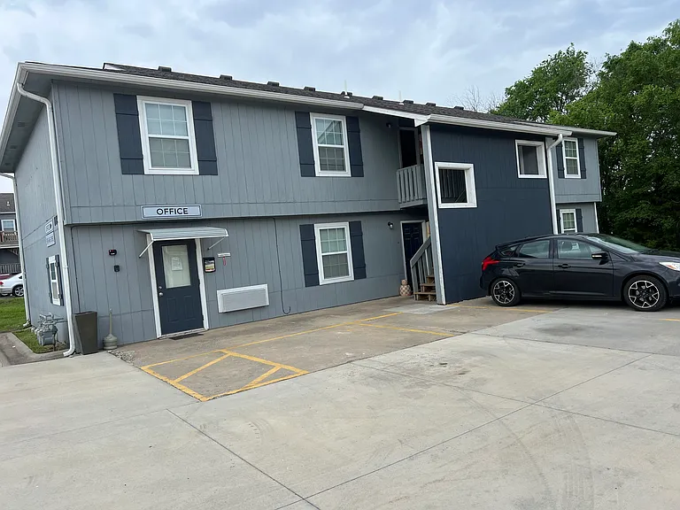 1197 Ridge Cir #C — Photo 2