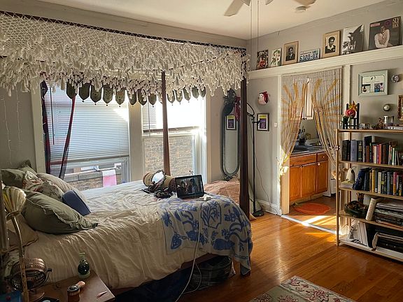 3rd image of 1468 W Argyle St #3R