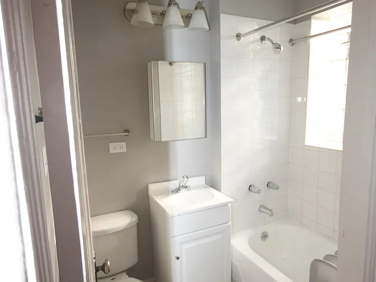 1352.5 W Argyle St #3W — Photo 6