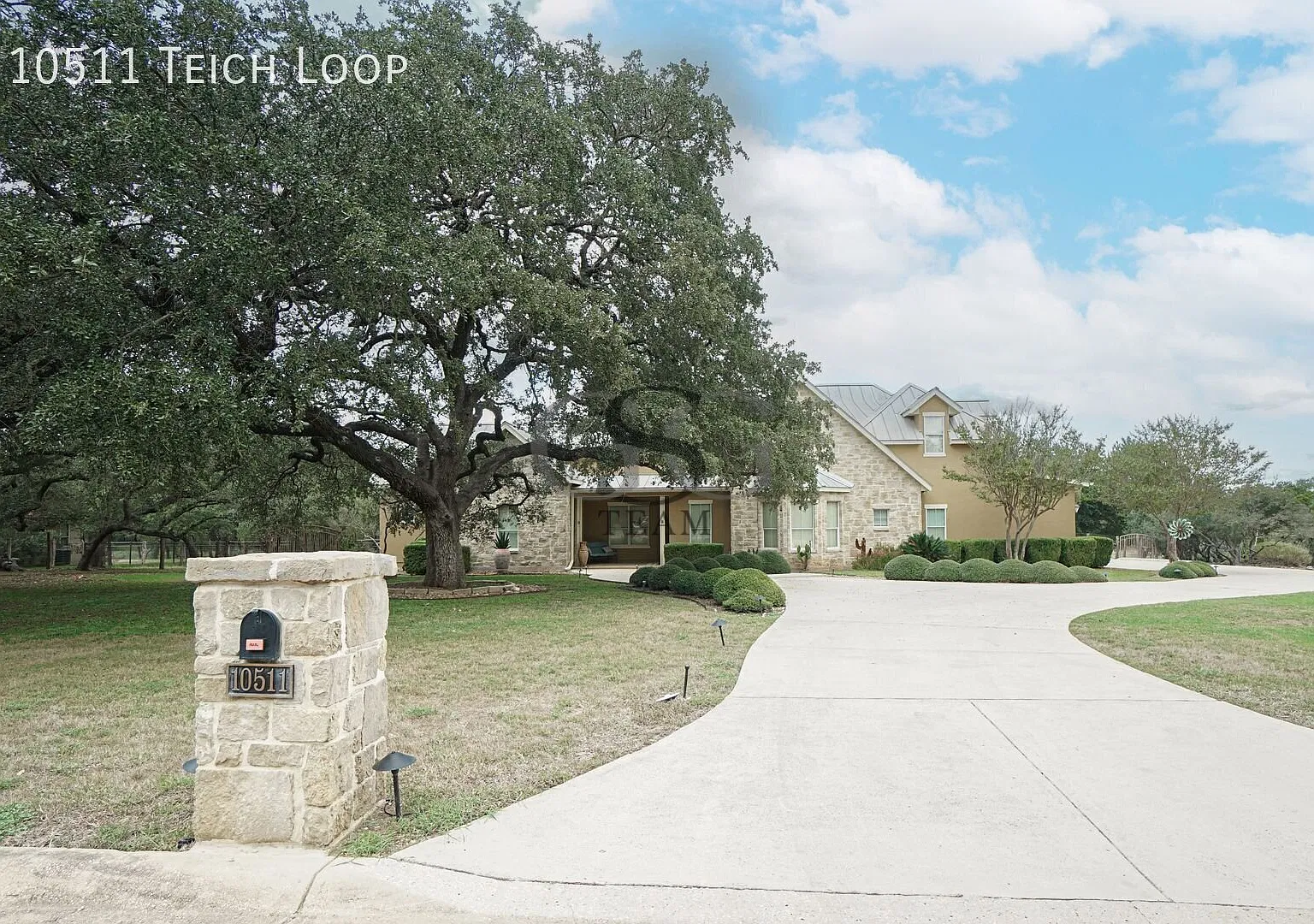 Hill Country living with gated privacy in Rockwall Ranch. — Photo 2