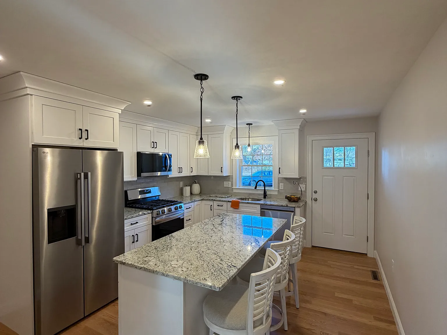 3 bed, 2.5 bath, 1780 sqft, $3,900 — Photo 2