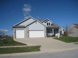 1944 Hunters Ridge Dr, Huntington, IN 46750