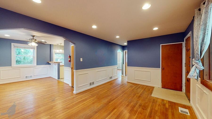 1st image of 813 Hilltop Ter SE