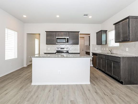 4th image of 15218 Estrella Ct W