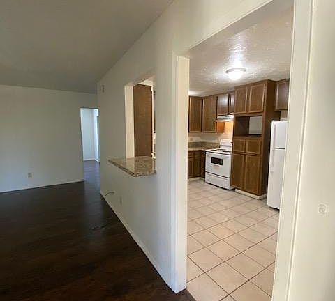 4th image of 570 S Mollison Ave APT 14