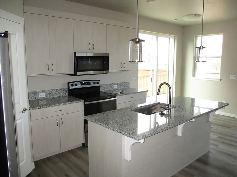 513 Hillsview Dr — Photo 5