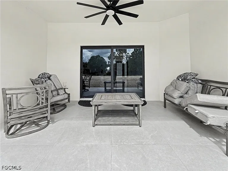 402 Thompson Ave — Photo 28