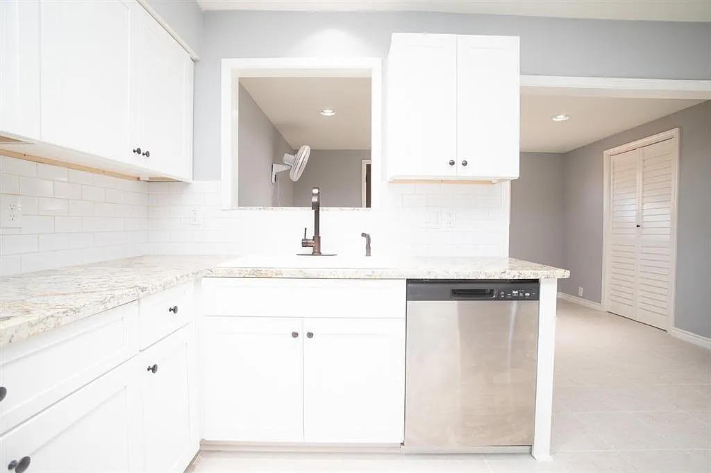 3 bed, 2.5 bath, 1790 sqft, $2,100 — Photo 4