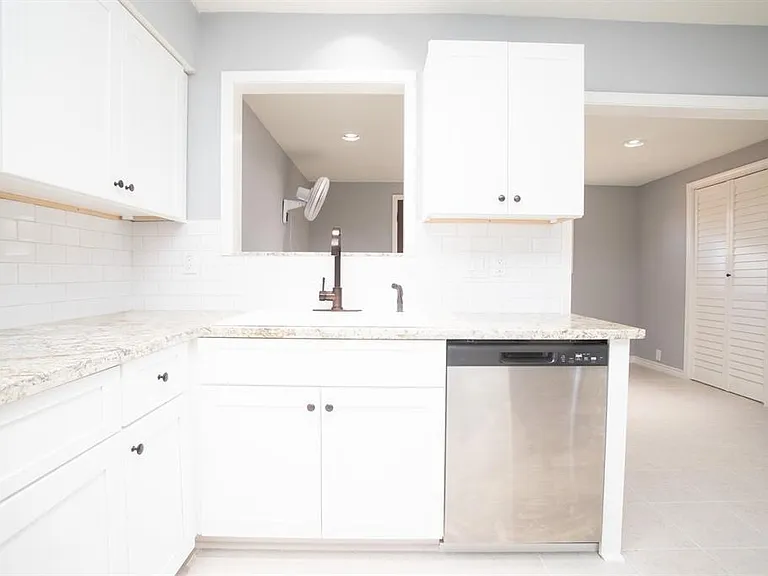 5821 Sunforest Dr — Photo 4