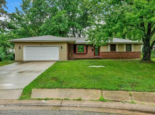 3425 SW 34th Ct, Topeka, KS 66614