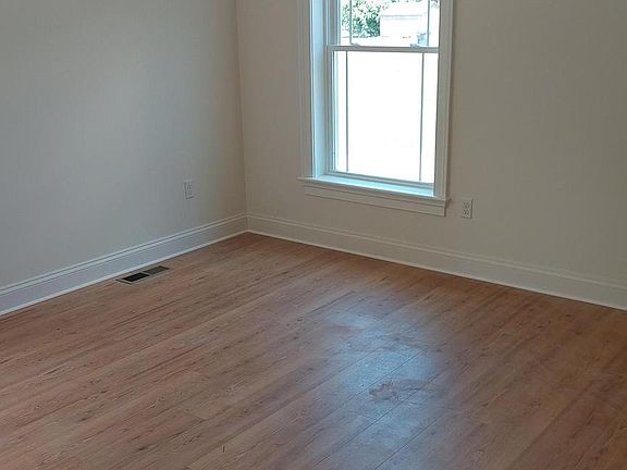 4th image of 208 Manning Ln