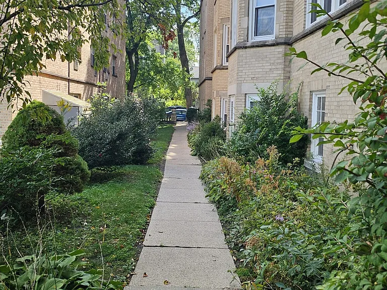 1934 W Estes Ave #1E — Photo 18