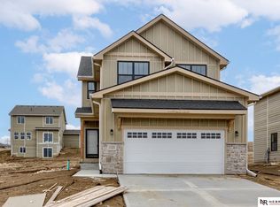 11221 Portage Dr, Papillion, NE 68046