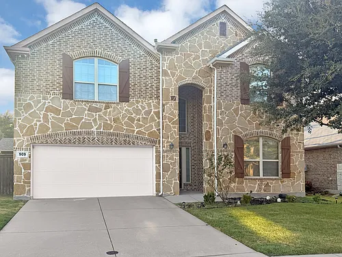 909 Blanco Ln Photo 1