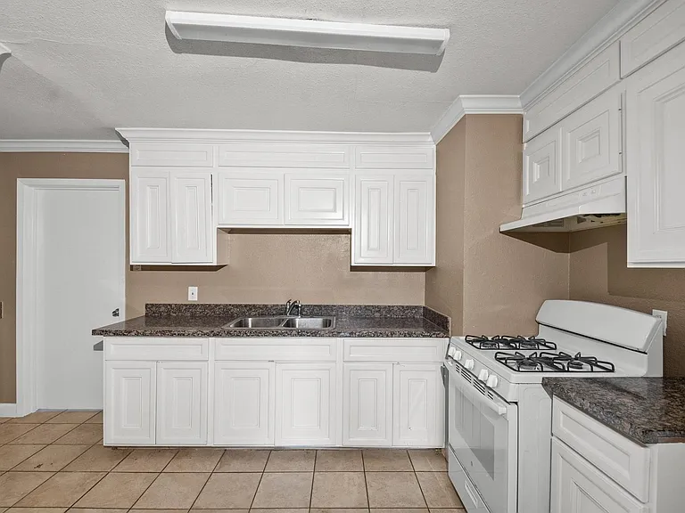 6015 Ridgeway Dr — Photo 6