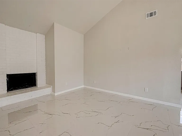 12055 Fairpoint Dr — Photo 45