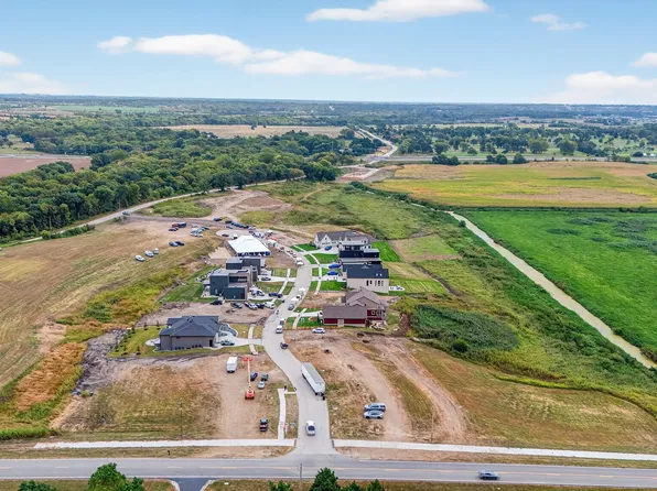 12024 NW Meadow Springs Dr, Johnston, IA 50131