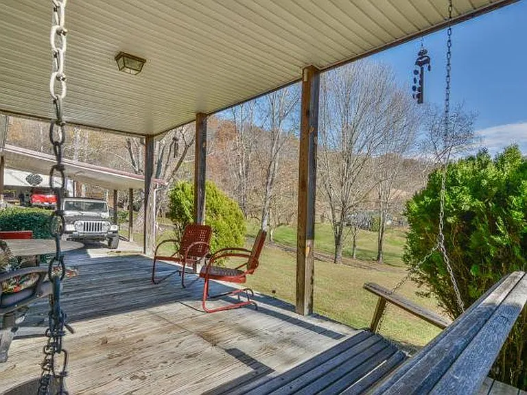 492 Olinger Dr — Photo 3