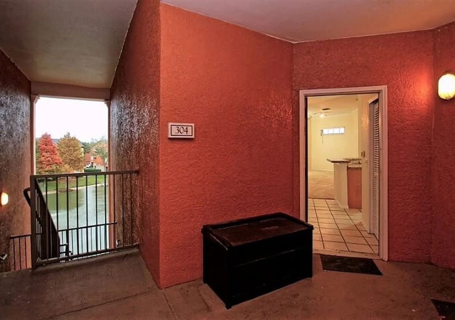 Private, updated, 2/2, 3rd-floor condo, with a water view! — Photo 2