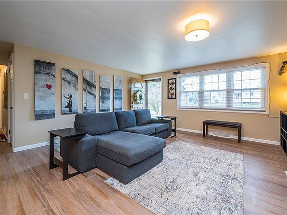 4th image of 3755 Bradley Dr