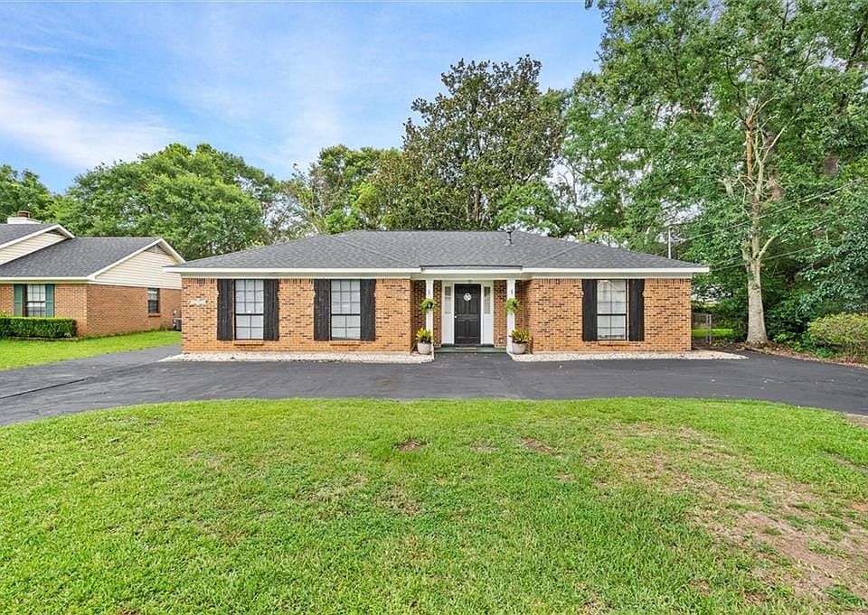 1st image of 5581 Plantation Oaks Dr