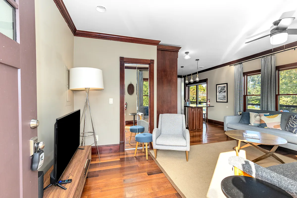 11 Chestnut St — Photo 2