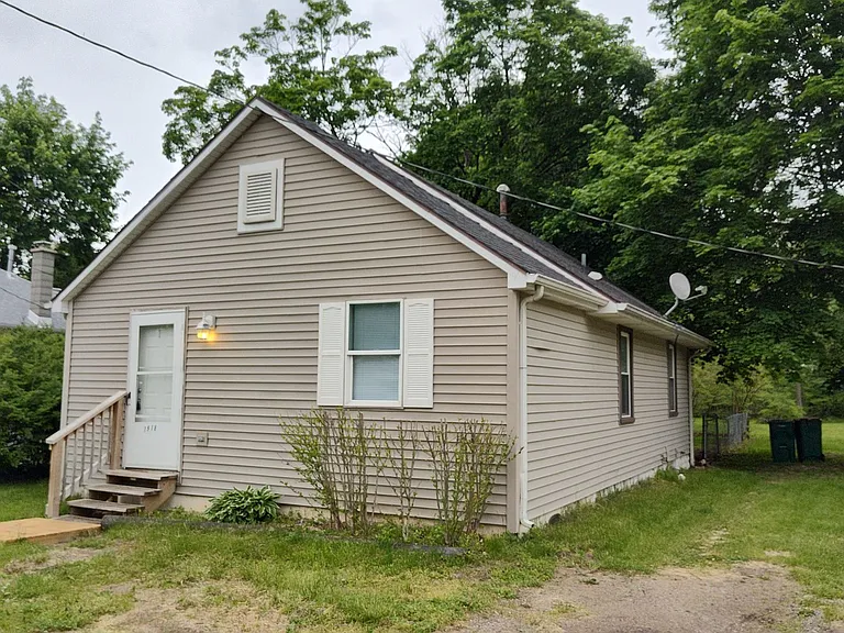1918 N Byrkit Ave — Photo 22