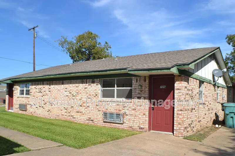 706 N Frisco Rd