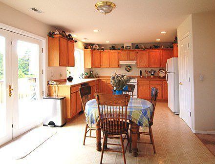 Bright & Sunny Kitchen!