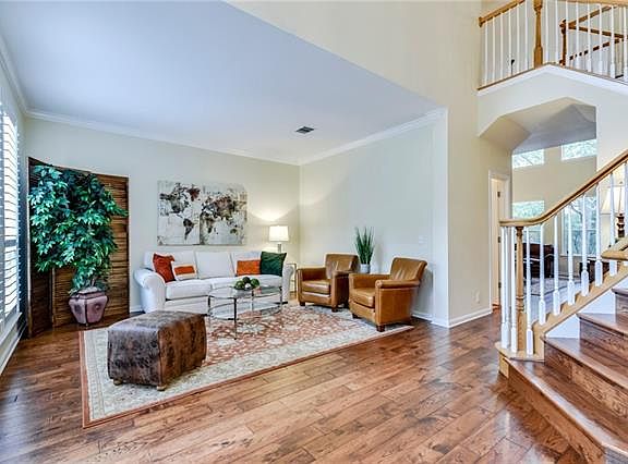 4th image of 2506 Crenshaw Dr