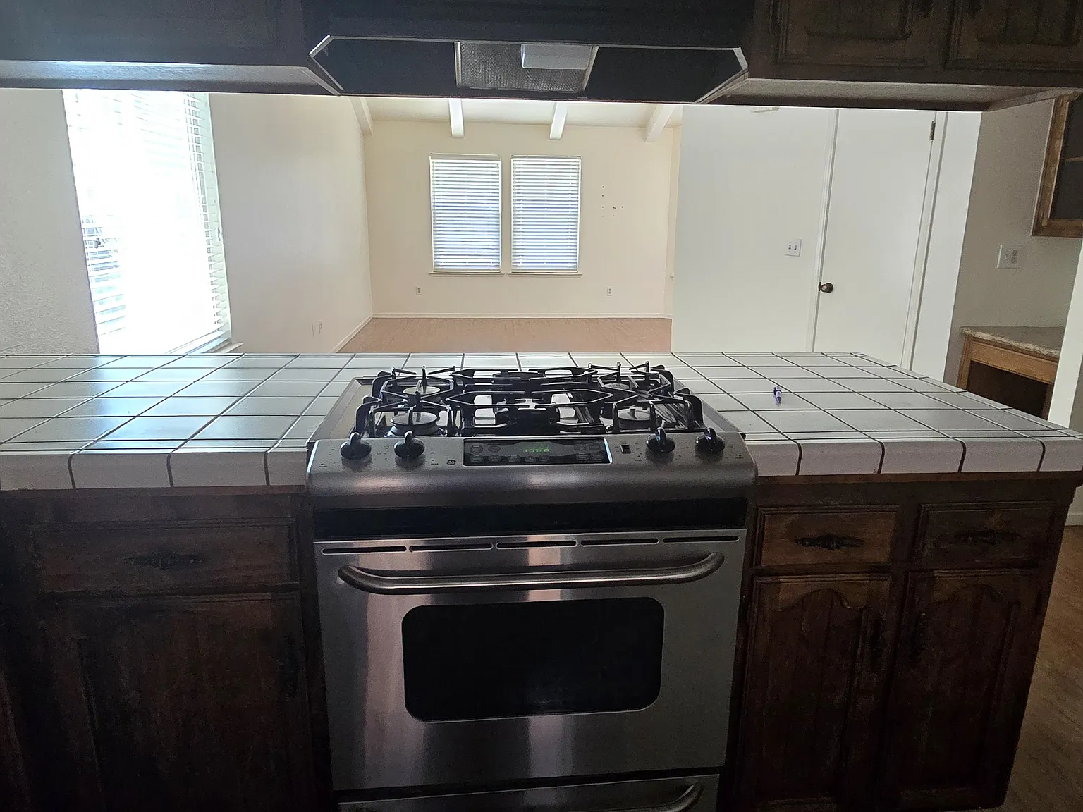 2018 E Woodsville Ct — Photo 4