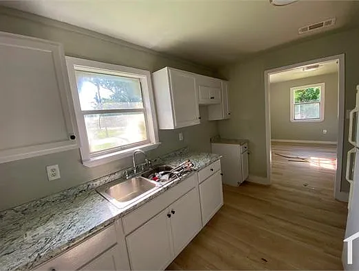 2 bed, 700 sqft, $875 — Photo 3