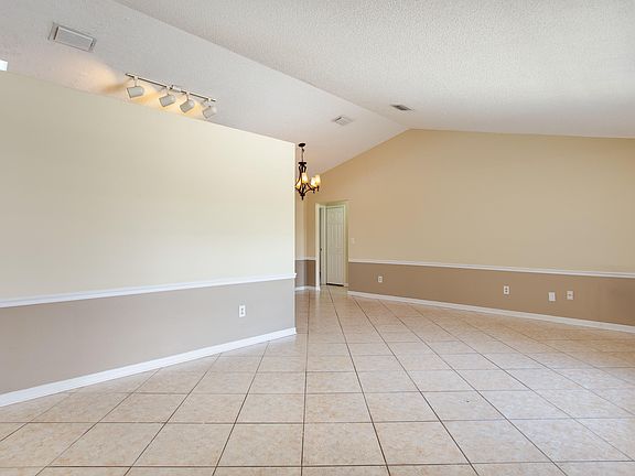 4th image of 461 Vin Rose Cir SE