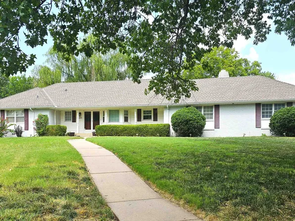 245 S Lochinvar Dr, Wichita, KS 67207