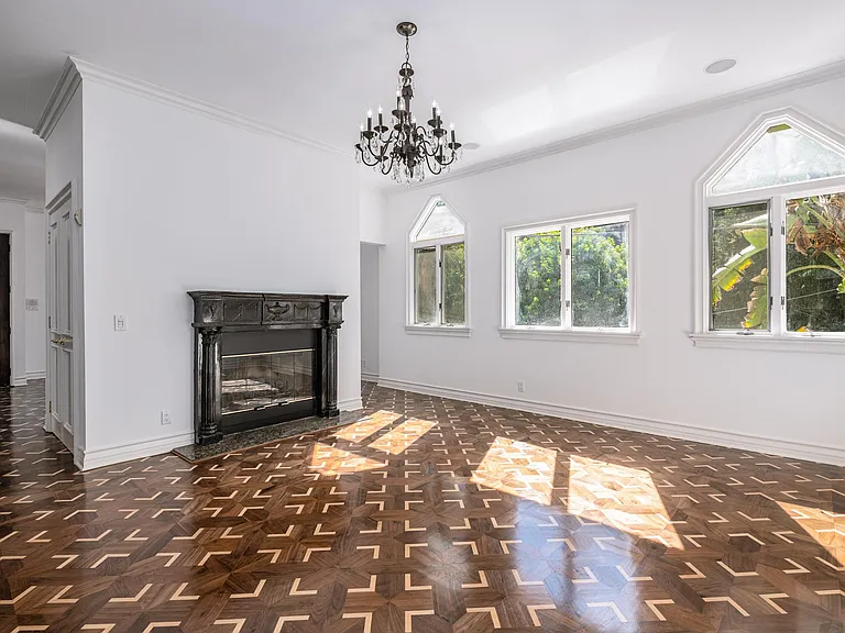 2334 Benedict Canyon Dr — Photo 7
