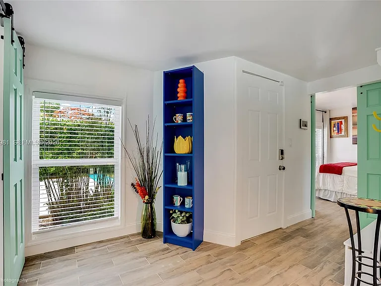 212 SW 1st Ave — Photo 15