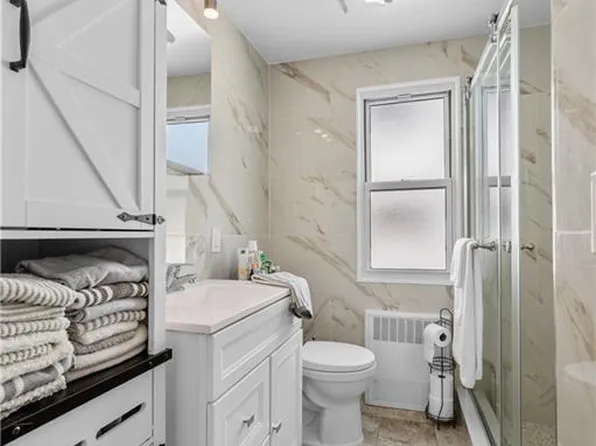 325 College Avenue image 13 of 27