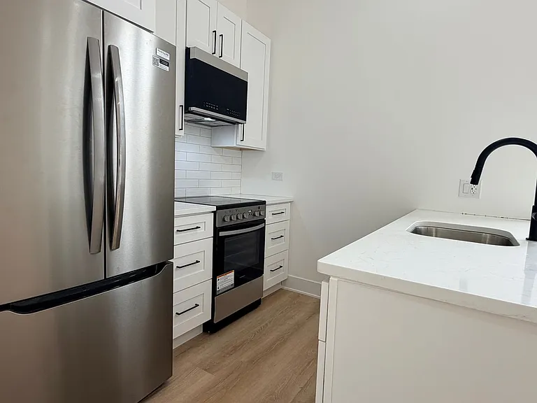 2408 S Blue Island Ave — Photo 12