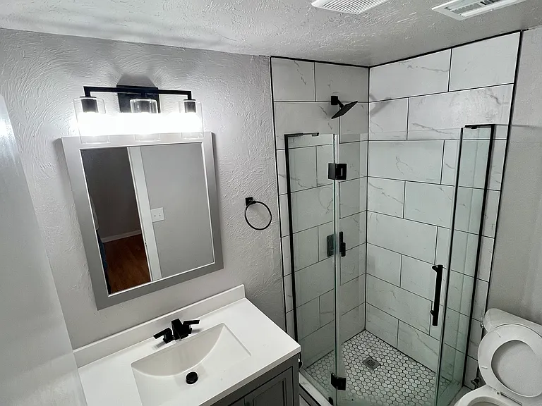 Bathroom 2 (Master)