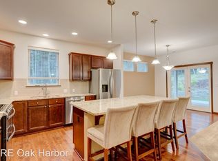 3405 SW Fairway Point Dr, Oak Harbor, WA 98277